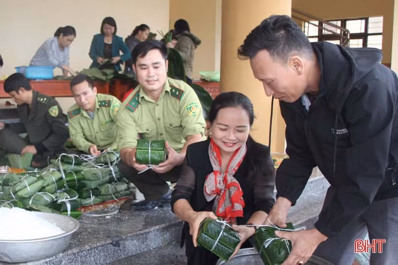Các tổ chức, cá nhân tiếp tục ủng hộ bà con vùng lũ Hà Tĩnh