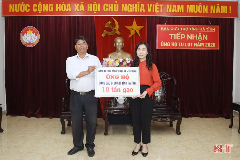 Nhiều tấm lòng sẻ chia khó khăn với bà con vùng lũ Hà Tĩnh