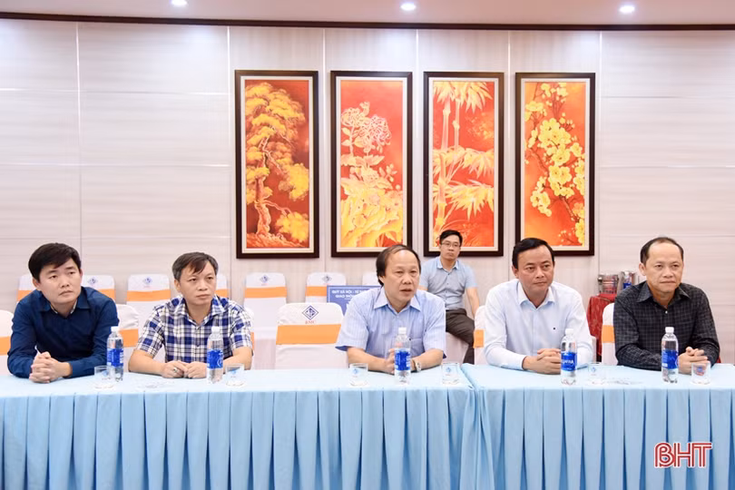 Bộ Giao thông vận tải ủng hộ đồng bào vùng lũ Hà Tĩnh 200 triệu đồng