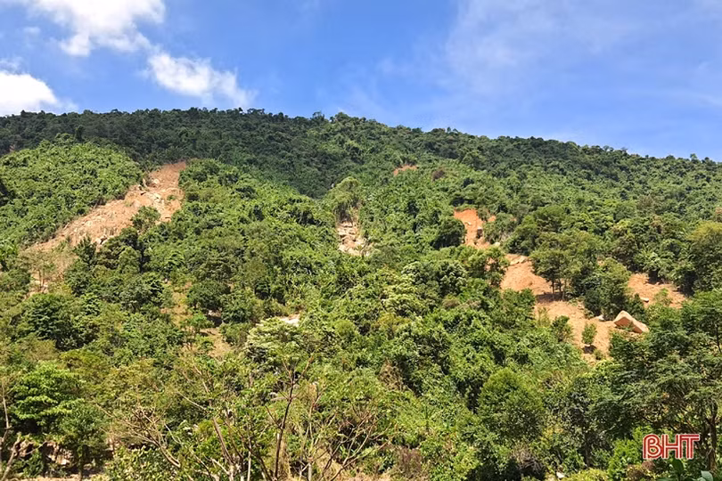 Người dân vùng thượng Kỳ Anh kể chuyện lở núi trong đêm, nhiều khối đá lớn rơi ầm ầm