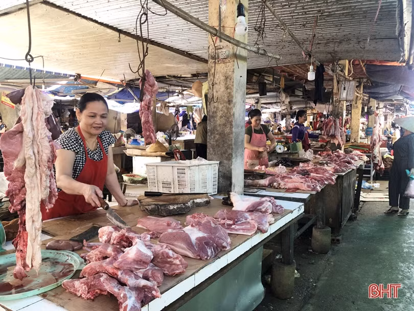 Giá cả thực phẩm tại chợ dân sinh ở TP Hà Tĩnh ổn định sau lũ