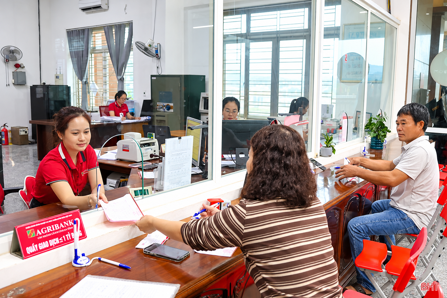 bqbht_br_quay-giao-dich-agribank-nhon-nhip.png