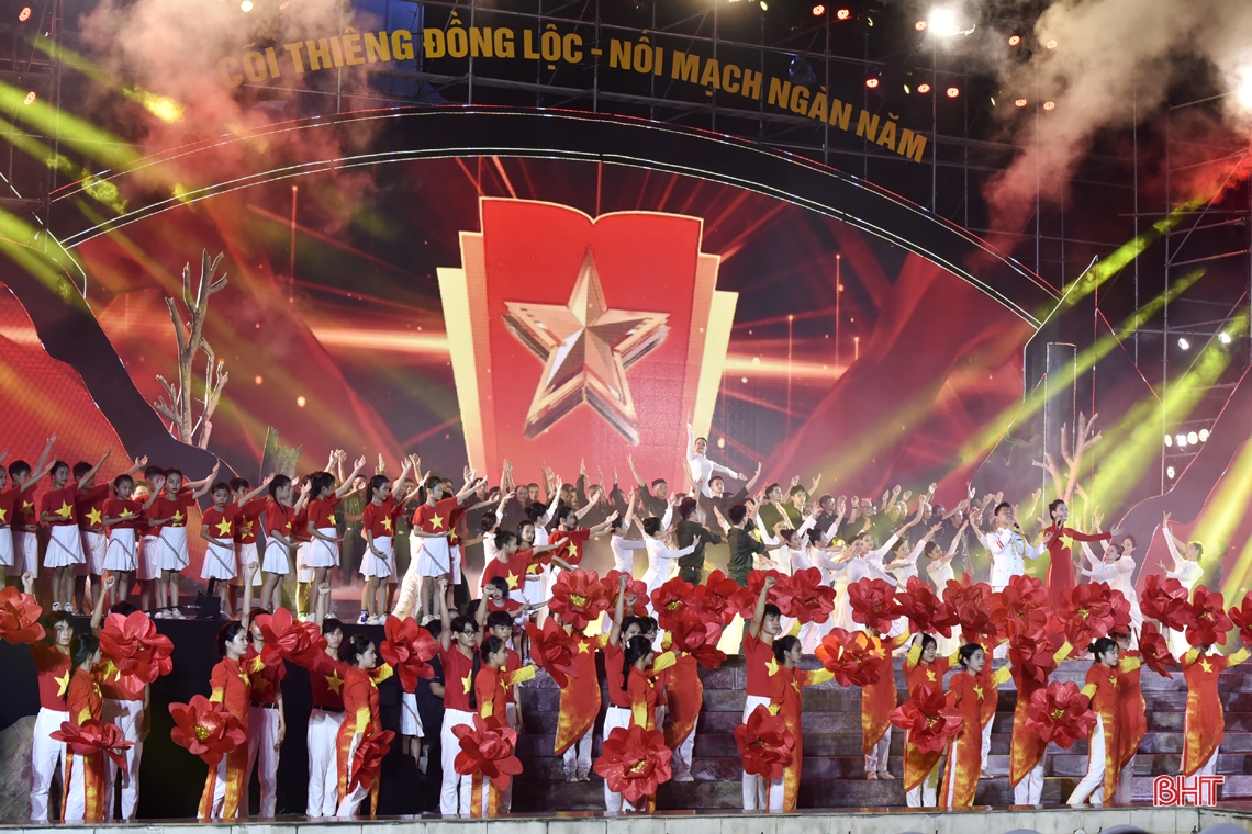 Hào hùng “Cõi thiêng Đồng Lộc - nối mạch ngàn năm”