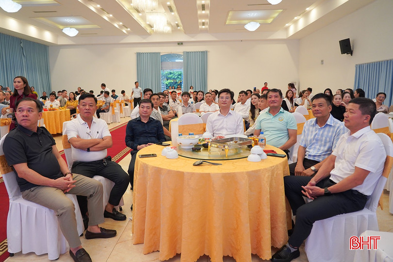 Đại biểu tham dự buổi gặp mặt.