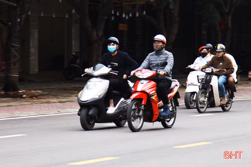 Người Hà Tĩnh co ro trong tiết trời rét đậm đầu năm