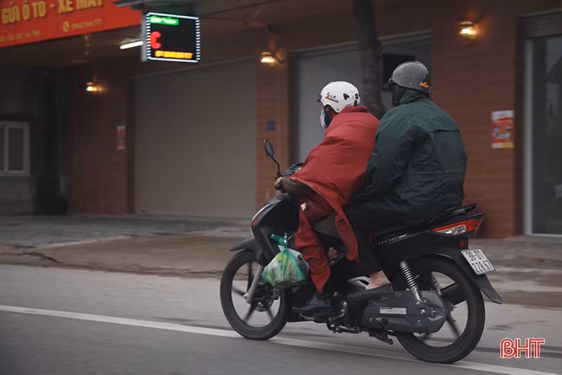 Người Hà Tĩnh co ro trong tiết trời rét đậm đầu năm