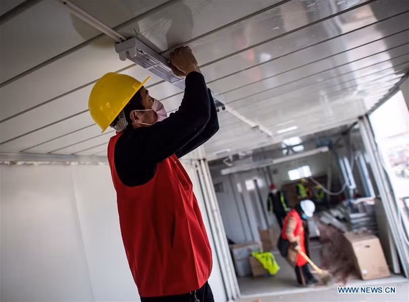 Cận cảnh bệnh viện dã chiến ở Vũ Hán, Trung Quốc dự kiến khánh thành trong hôm nay