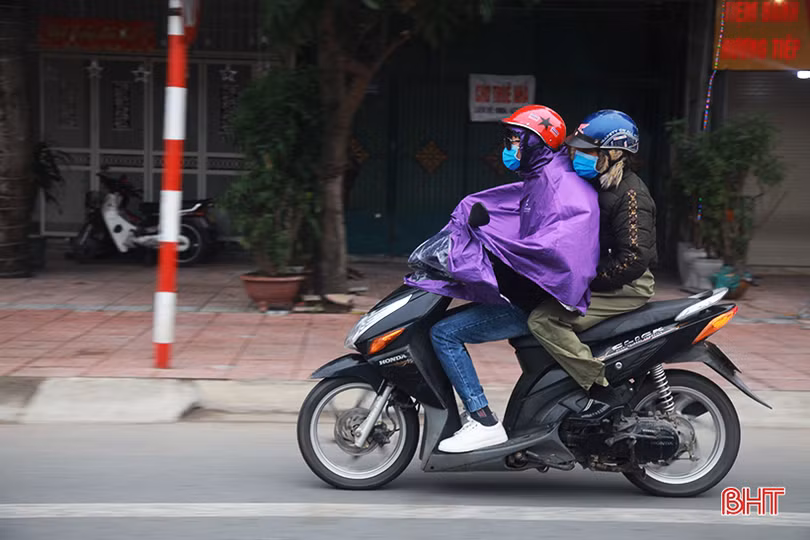 Người Hà Tĩnh co ro trong tiết trời rét đậm đầu năm