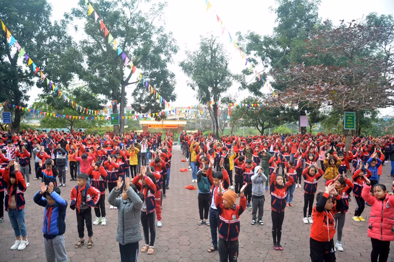 Học sinh Hà Tĩnh hào hứng khởi động ngày học đầu năm Canh Tý