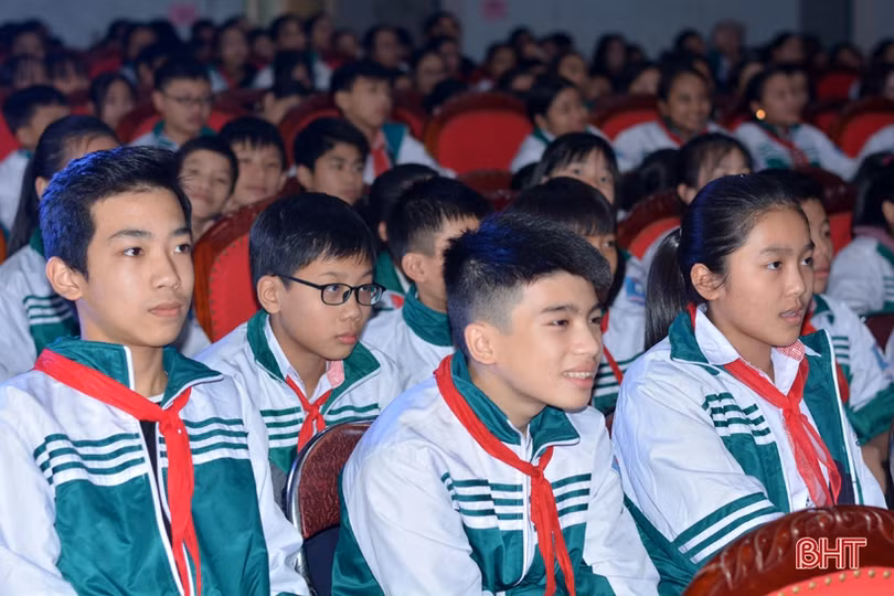 Học sinh TX Kỳ Anh sinh hoạt ngoại khóa “Chung tay bảo vệ môi trường”
