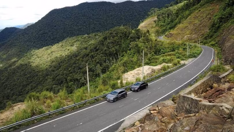 Kinh nghiệm lái ô tô an toàn khi đi trên đường đèo dốc