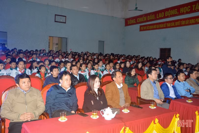 Học sinh TX Kỳ Anh sinh hoạt ngoại khóa “Chung tay bảo vệ môi trường”