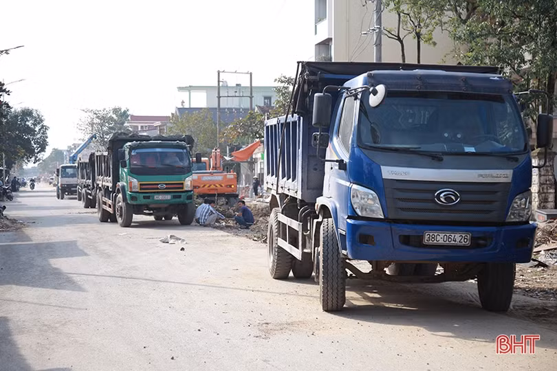 Thi công đêm ngày, quyết hoàn thành tuyến đường “treo” lâu nhất Hà Tĩnh trước Tết