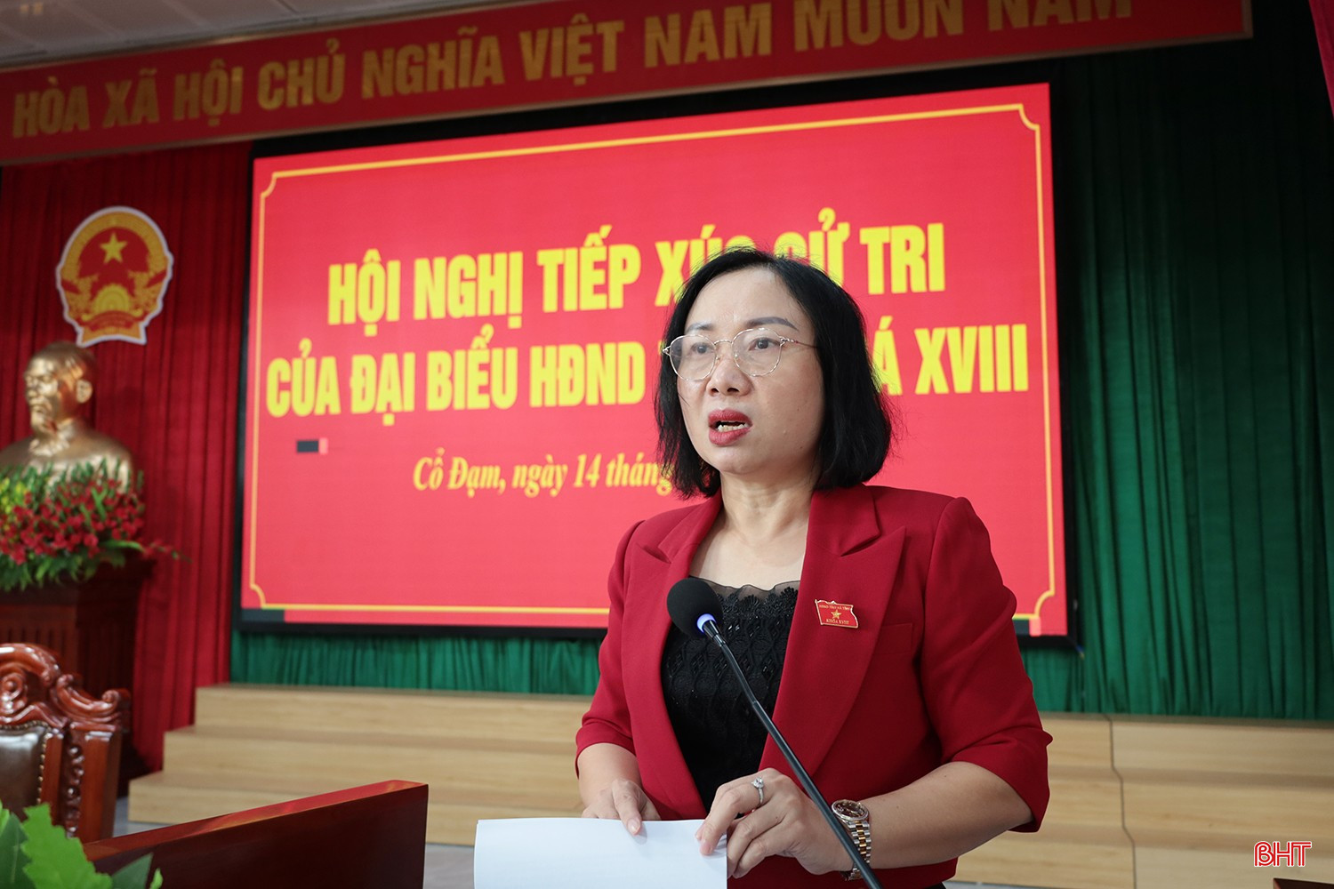 Trưởng ban Kinh tế - Ngân sách HĐND tỉnh Nguyễn Thị Thúy Nga giải trình, làm rõ một số vấn đề cử tri quan tâm.