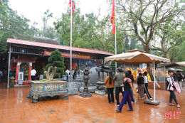 Người dân công đức gần 26 tỷ đồng cho đền Chợ Củi