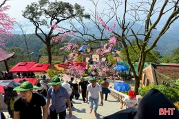 Hơn 5 vạn lượt người trẩy hội chùa Hương Tích - Hà Tĩnh