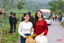 Theo bước chân trẩy hội mùa xuân