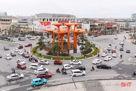 Lưu thông qua vòng xuyến, vì sao còn lộn xộn?