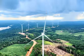 Thủ tướng: Tăng mua điện từ Lào và Trung Quốc, phát triển nhà máy phát điện nổi khi cấp bách