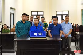 Đánh bài liêng sau tiệc tất niên, 11 bị cáo lĩnh án