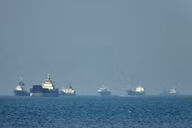 Tàu hàng trúng đạn ở eo biển Hormuz, Iran lập cơ chế quản lý mới