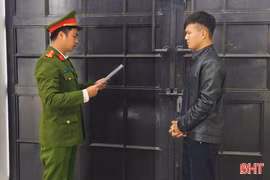 Khởi tố 2 thanh niên cướp giật tài sản của thiếu nữ