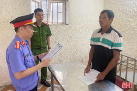 Bực tức vì vịt chết bất thường, người đàn ông đâm hàng xóm bị thương