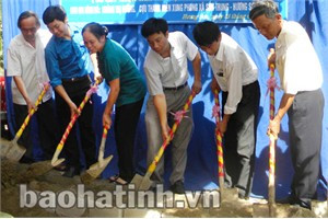 Khởi công xây nhà cho cựu TNXP Hoàng Thị Hường (Sơn Trung)