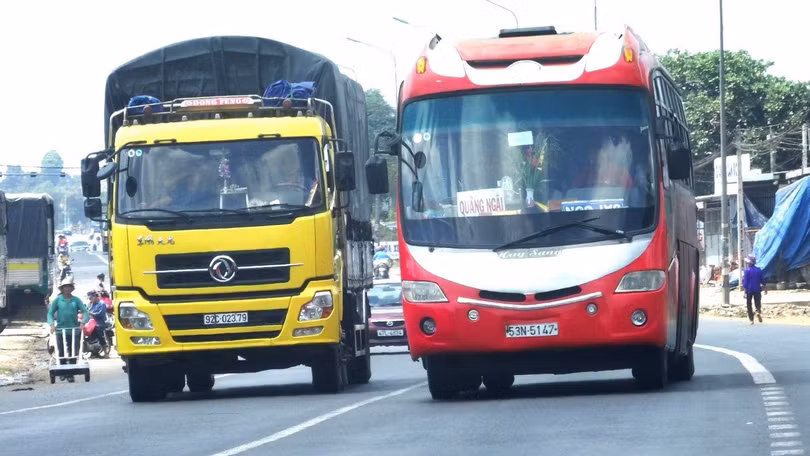 Những tình huống giao thông tài xế không nên cố vượt