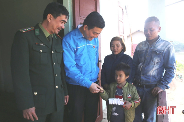 Chung tay vui Tết Chăm Cha Bới cho đồng bào dân tộc Chứt