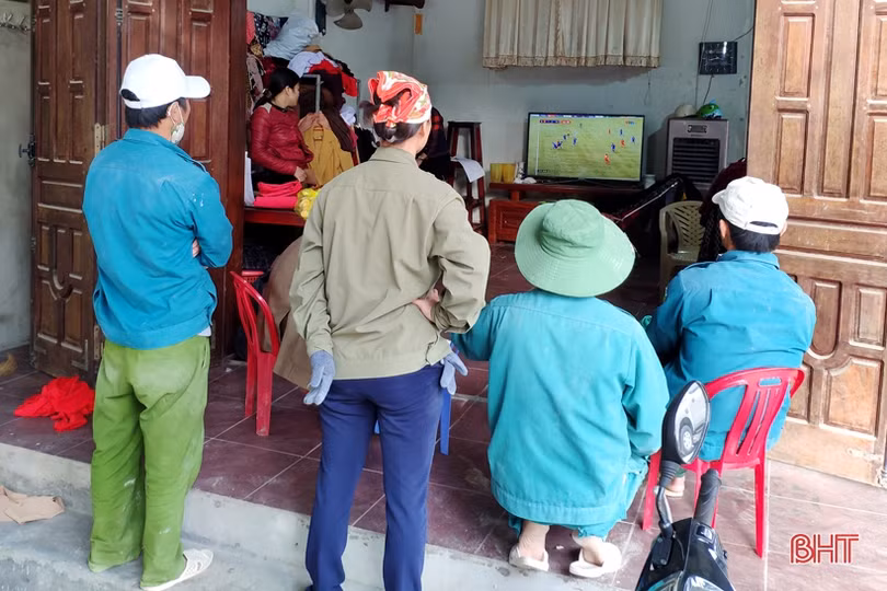 Người hâm mộ Hà Tĩnh “thót tim” với màn trình diễn của U22 Việt Nam