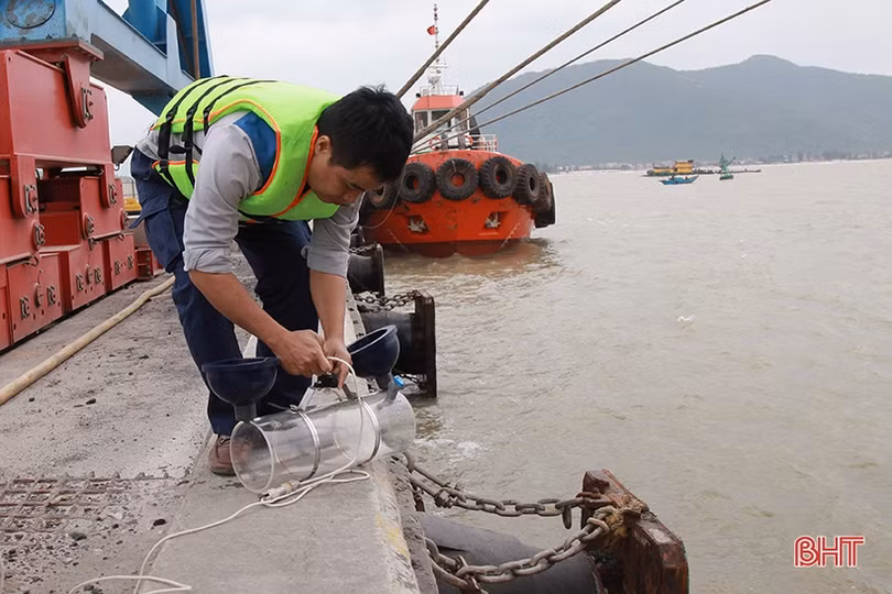 Theo chân các chuyên gia quan trắc môi trường Hà Tĩnh