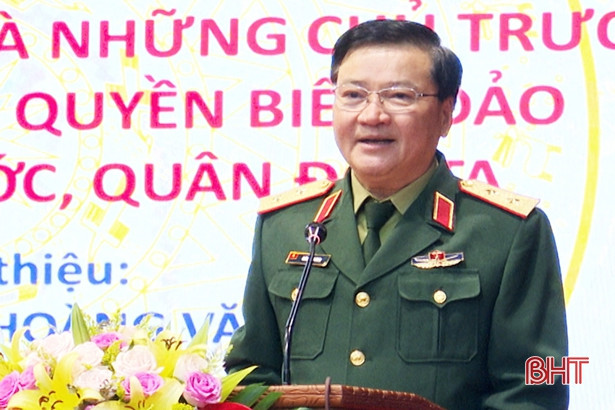 Cựu chiến binh Đức Thọ gặp mặt truyền thống, nghe nói chuyện về biển đảo