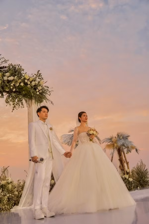 Hé lộ 6 bộ váy cưới lộng lẫy nhất của sao Việt trong năm 2019