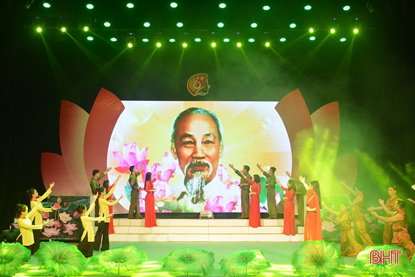 Gần 300 diễn viên tham gia Hội diễn Văn nghệ quần chúng LLVT Hà Tĩnh