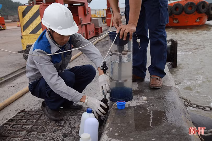 Theo chân các chuyên gia quan trắc môi trường Hà Tĩnh