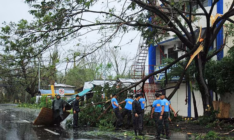 Nhà cửa ở Philippines tan hoang sau bão Kammuri