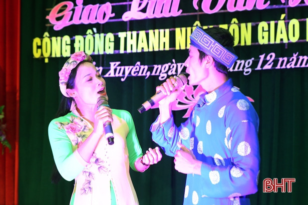 Ấn tượng đêm văn nghệ cộng đồng thanh niên tôn giáo ở Cẩm Xuyên