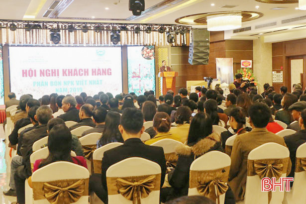 Cung ứng gần 600 tấn phân bón trả chậm cho chuỗi sản xuất chè ở Hà Tĩnh