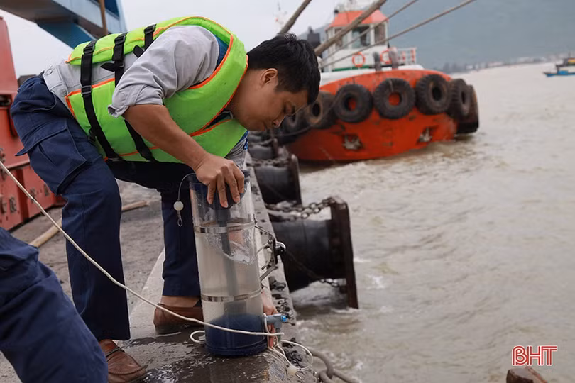 Theo chân các chuyên gia quan trắc môi trường Hà Tĩnh