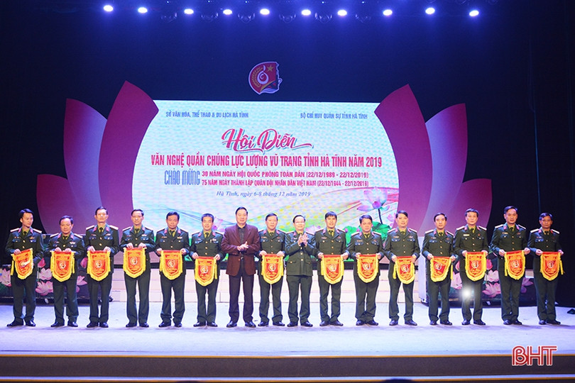 Gần 300 diễn viên tham gia Hội diễn Văn nghệ quần chúng LLVT Hà Tĩnh