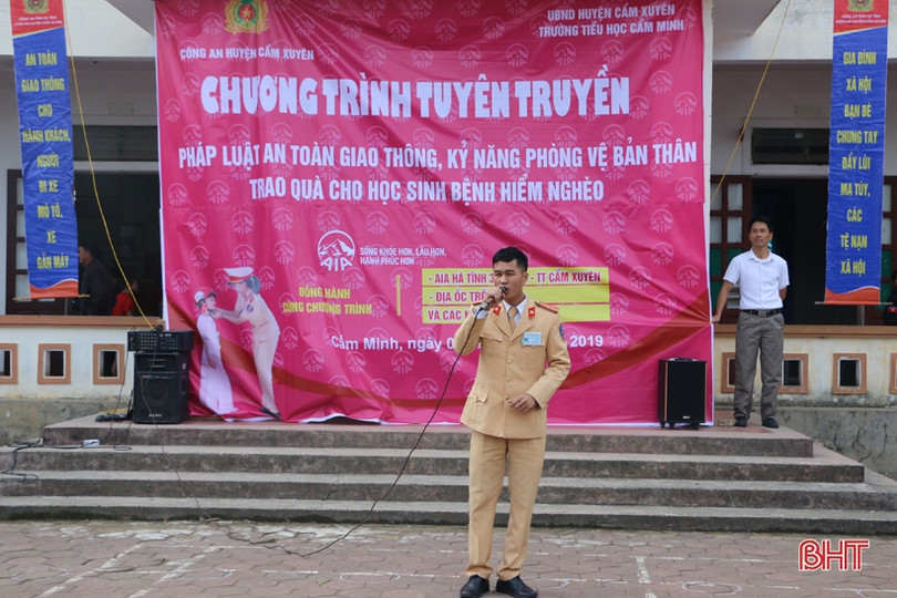 Gần 500 học sinh được giáo dục phòng, chống xâm hại tình dục và Luật Giao thông đường bộ