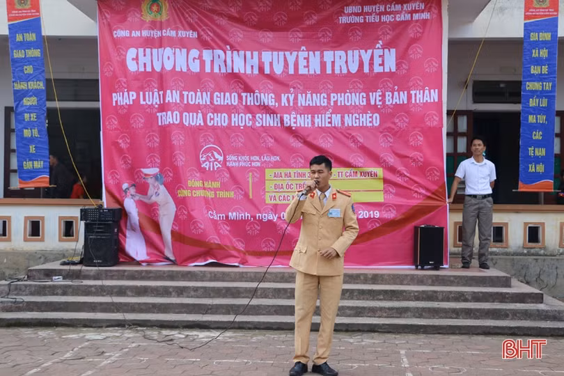 Gần 500 học sinh được giáo dục phòng, chống xâm hại tình dục và Luật Giao thông đường bộ