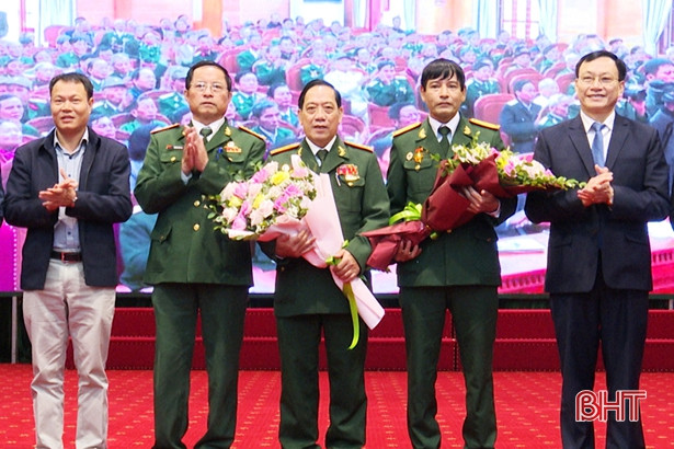 Cựu chiến binh Đức Thọ gặp mặt truyền thống, nghe nói chuyện về biển đảo