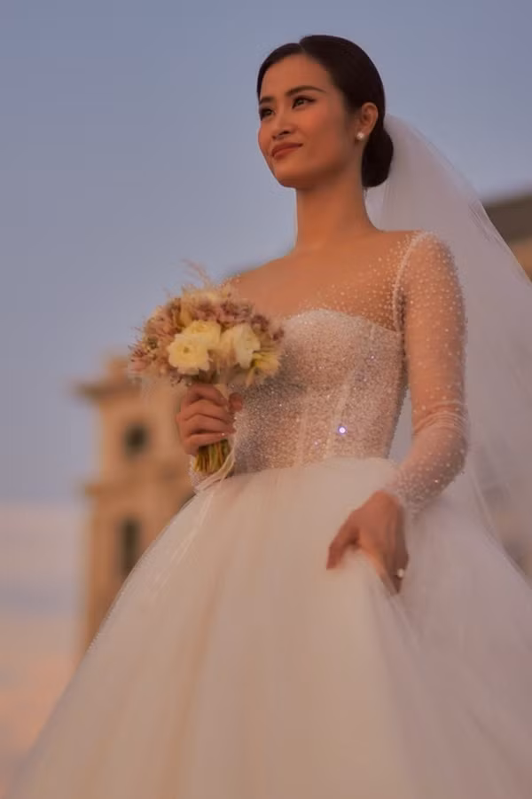 Hé lộ 6 bộ váy cưới lộng lẫy nhất của sao Việt trong năm 2019