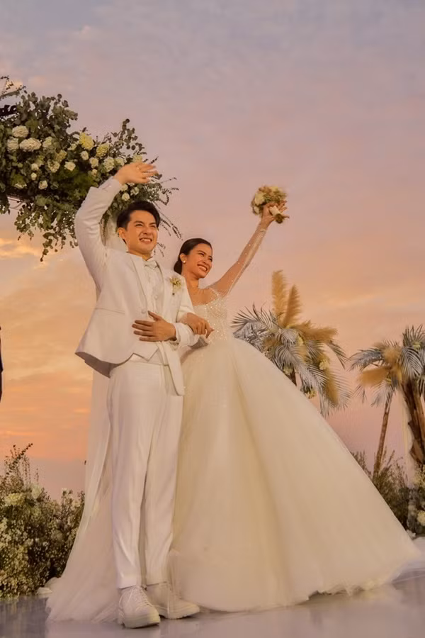 Hé lộ 6 bộ váy cưới lộng lẫy nhất của sao Việt trong năm 2019