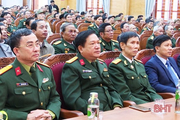 Cựu chiến binh Đức Thọ gặp mặt truyền thống, nghe nói chuyện về biển đảo