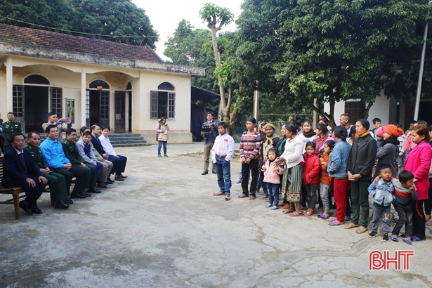 Chung tay vui Tết Chăm Cha Bới cho đồng bào dân tộc Chứt