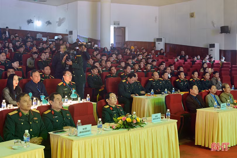 Gần 300 diễn viên tham gia Hội diễn Văn nghệ quần chúng LLVT Hà Tĩnh