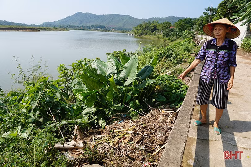 Bất an khi bờ sông Ngàn Sâu sạt lở nghiêm trọng